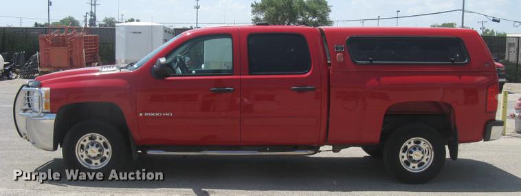 image for item BL9051 2007 Chevrolet Silverado 2500HD Crew Cab pickup truck