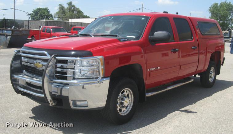 image for item BL9051 2007 Chevrolet Silverado 2500HD Crew Cab pickup truck