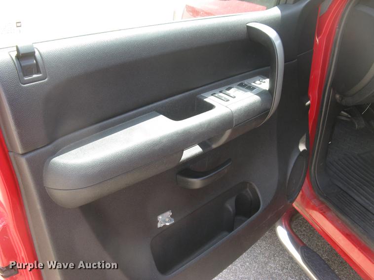 image for item BL9051 2007 Chevrolet Silverado 2500HD Crew Cab pickup truck