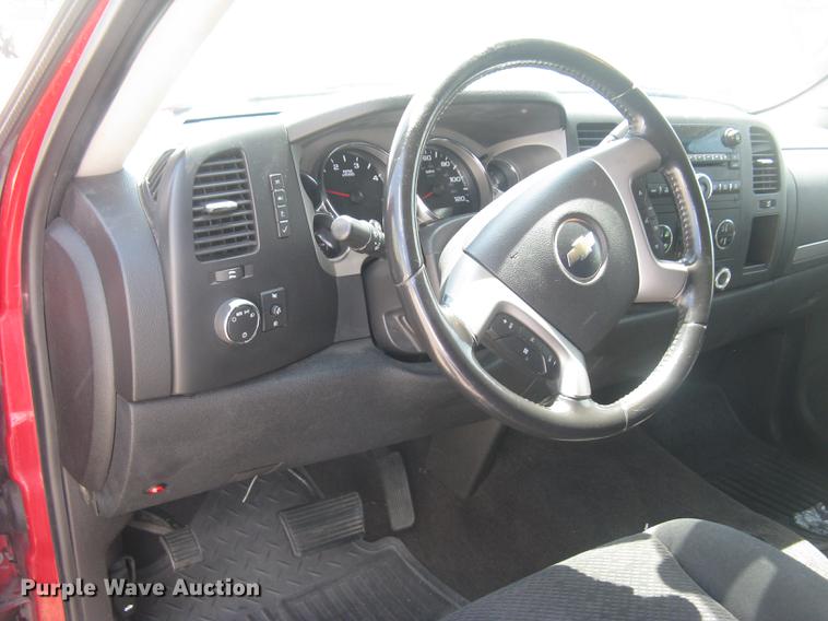 image for item BL9051 2007 Chevrolet Silverado 2500HD Crew Cab pickup truck