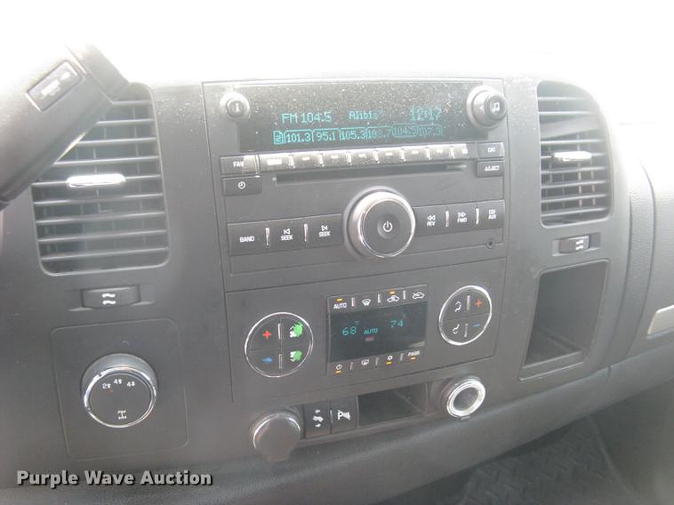 image for item BL9051 2007 Chevrolet Silverado 2500HD Crew Cab pickup truck