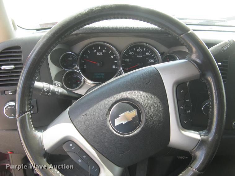 image for item BL9051 2007 Chevrolet Silverado 2500HD Crew Cab pickup truck
