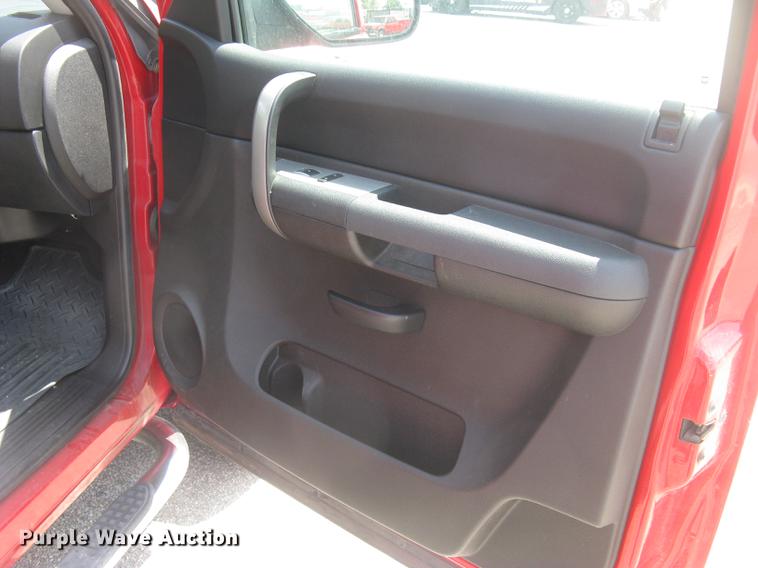 image for item BL9051 2007 Chevrolet Silverado 2500HD Crew Cab pickup truck