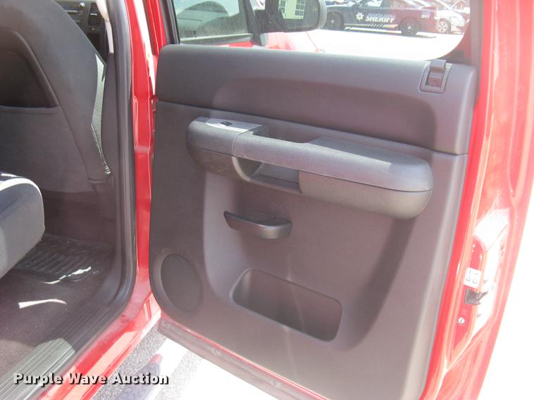 image for item BL9051 2007 Chevrolet Silverado 2500HD Crew Cab pickup truck