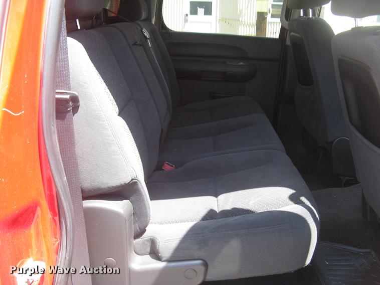 image for item BL9051 2007 Chevrolet Silverado 2500HD Crew Cab pickup truck