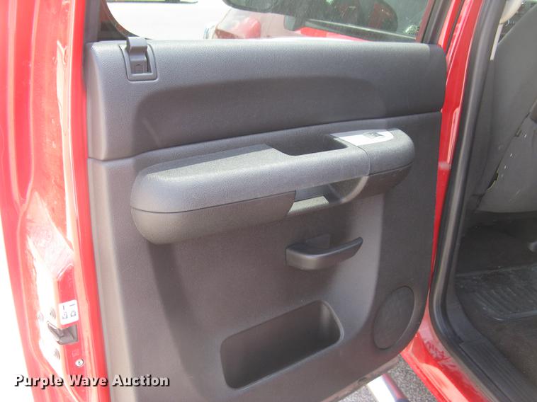 image for item BL9051 2007 Chevrolet Silverado 2500HD Crew Cab pickup truck