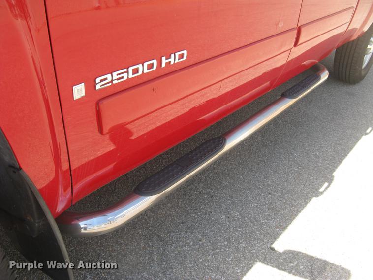 image for item BL9051 2007 Chevrolet Silverado 2500HD Crew Cab pickup truck