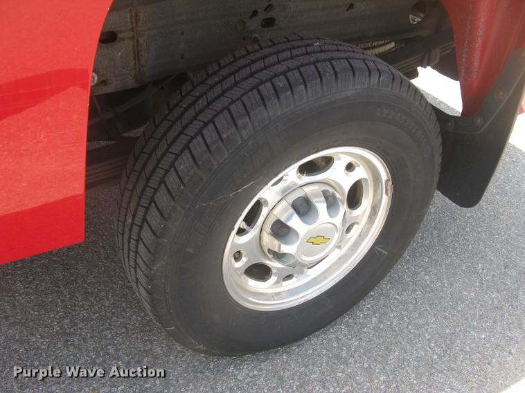 image for item BL9051 2007 Chevrolet Silverado 2500HD Crew Cab pickup truck