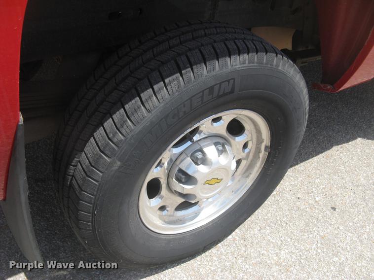 image for item BL9051 2007 Chevrolet Silverado 2500HD Crew Cab pickup truck