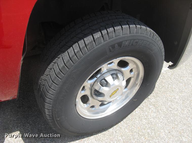 image for item BL9051 2007 Chevrolet Silverado 2500HD Crew Cab pickup truck