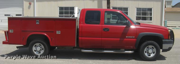 image for item BL9052 2006 Chevrolet Silverado 2500HD Ext. Cab utility bed pickup truck