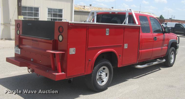 image for item BL9052 2006 Chevrolet Silverado 2500HD Ext. Cab utility bed pickup truck
