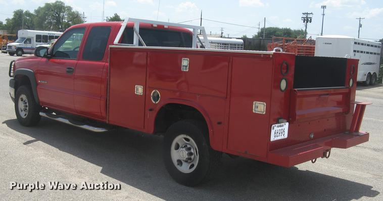 image for item BL9052 2006 Chevrolet Silverado 2500HD Ext. Cab utility bed pickup truck