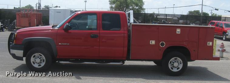 image for item BL9052 2006 Chevrolet Silverado 2500HD Ext. Cab utility bed pickup truck