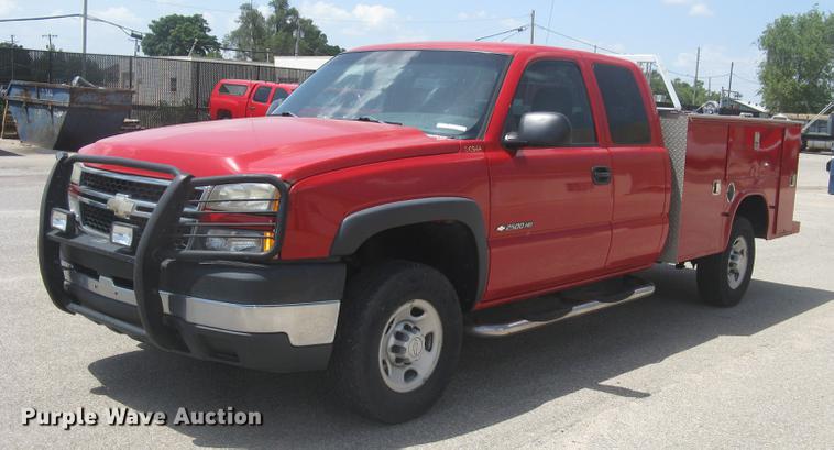 image for item BL9052 2006 Chevrolet Silverado 2500HD Ext. Cab utility bed pickup truck