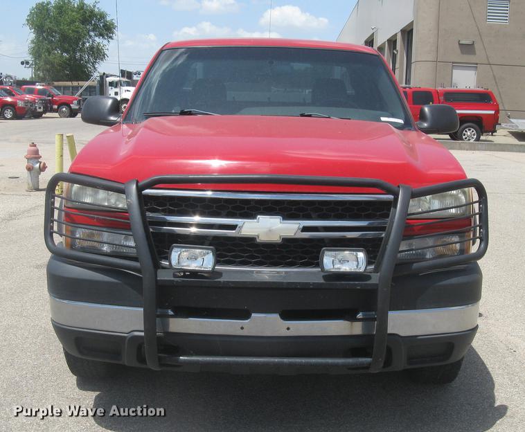 image for item BL9052 2006 Chevrolet Silverado 2500HD Ext. Cab utility bed pickup truck