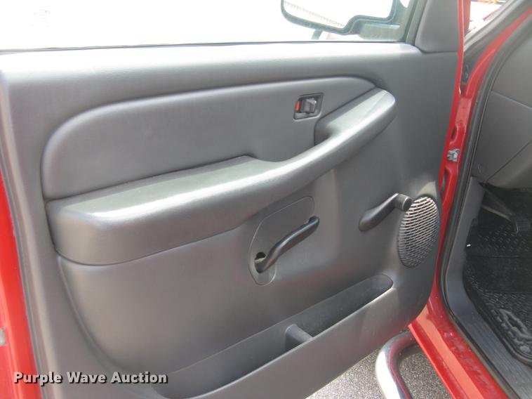 image for item BL9052 2006 Chevrolet Silverado 2500HD Ext. Cab utility bed pickup truck