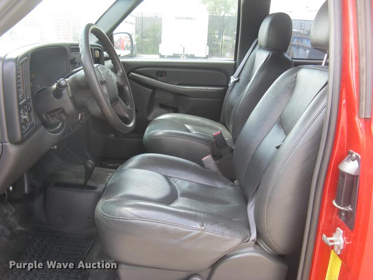 image for item BL9052 2006 Chevrolet Silverado 2500HD Ext. Cab utility bed pickup truck