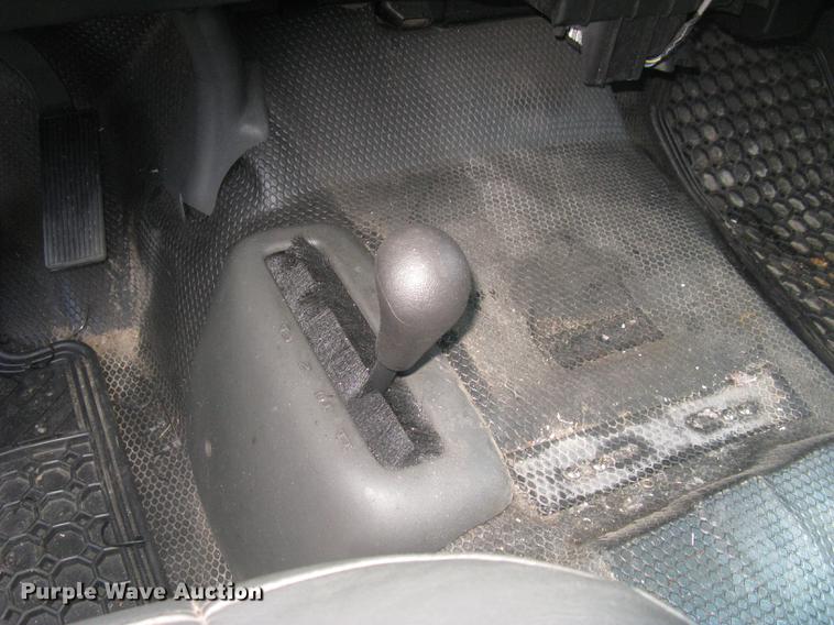 image for item BL9052 2006 Chevrolet Silverado 2500HD Ext. Cab utility bed pickup truck