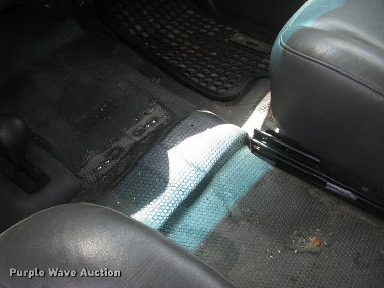 image for item BL9052 2006 Chevrolet Silverado 2500HD Ext. Cab utility bed pickup truck