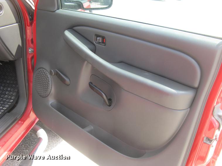 image for item BL9052 2006 Chevrolet Silverado 2500HD Ext. Cab utility bed pickup truck