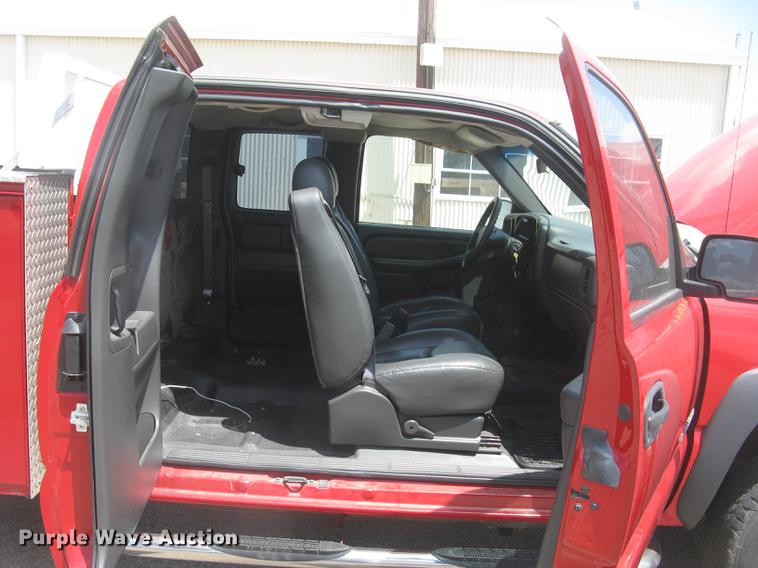 image for item BL9052 2006 Chevrolet Silverado 2500HD Ext. Cab utility bed pickup truck