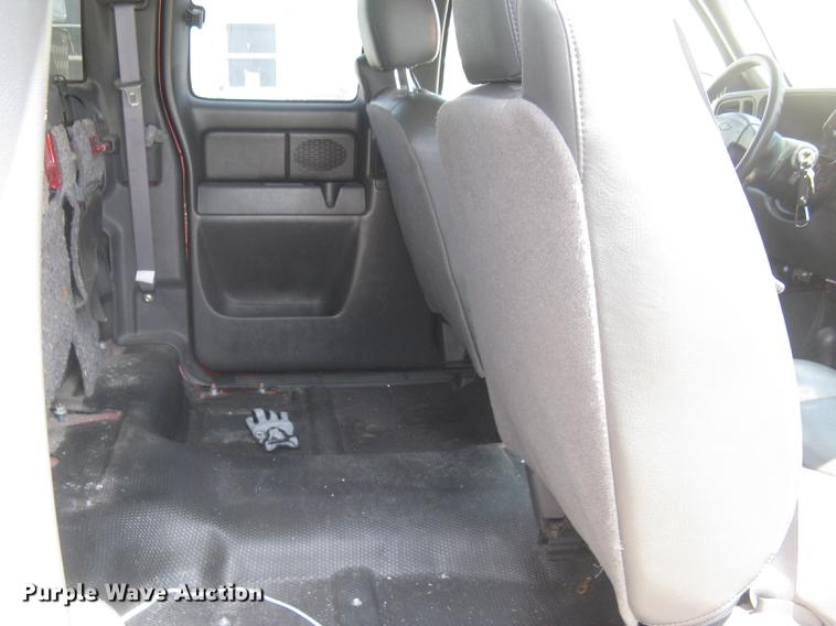 image for item BL9052 2006 Chevrolet Silverado 2500HD Ext. Cab utility bed pickup truck