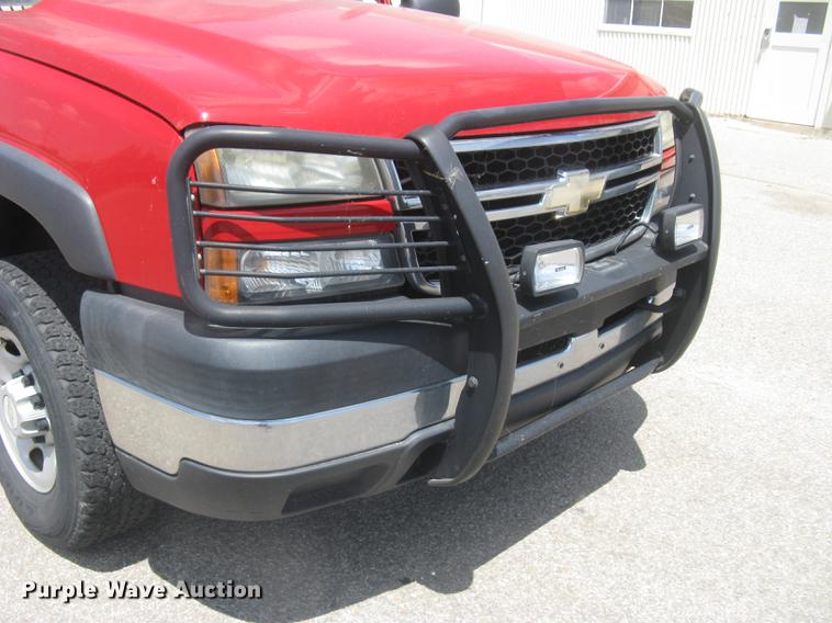 image for item BL9052 2006 Chevrolet Silverado 2500HD Ext. Cab utility bed pickup truck
