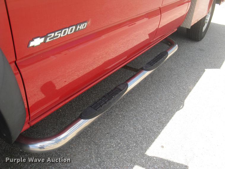 image for item BL9052 2006 Chevrolet Silverado 2500HD Ext. Cab utility bed pickup truck