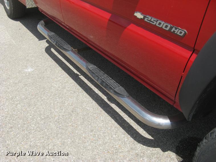 image for item BL9052 2006 Chevrolet Silverado 2500HD Ext. Cab utility bed pickup truck