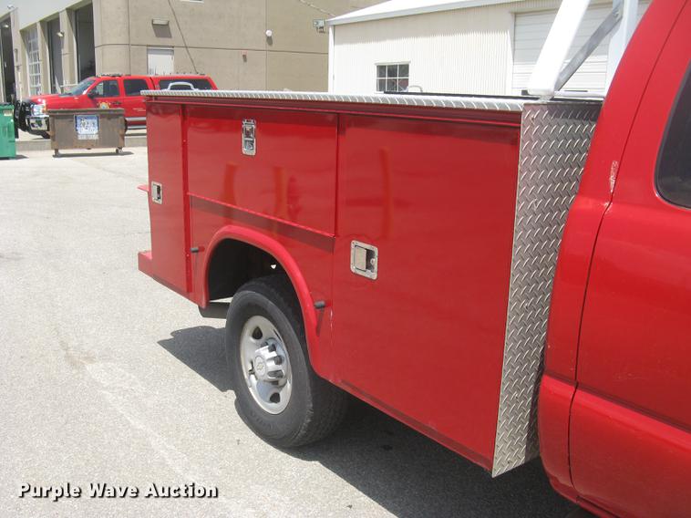 image for item BL9052 2006 Chevrolet Silverado 2500HD Ext. Cab utility bed pickup truck