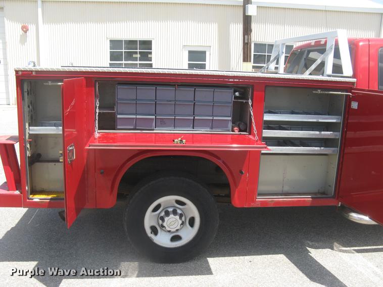 image for item BL9052 2006 Chevrolet Silverado 2500HD Ext. Cab utility bed pickup truck