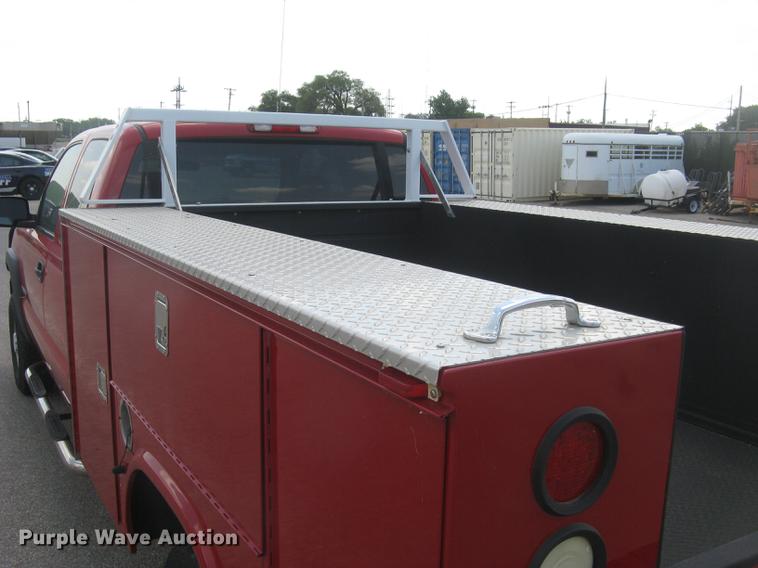 image for item BL9052 2006 Chevrolet Silverado 2500HD Ext. Cab utility bed pickup truck