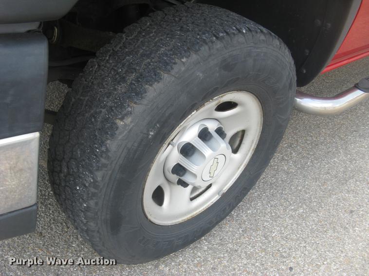 image for item BL9052 2006 Chevrolet Silverado 2500HD Ext. Cab utility bed pickup truck