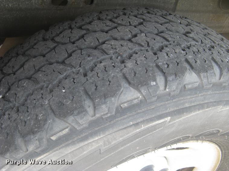 image for item BL9052 2006 Chevrolet Silverado 2500HD Ext. Cab utility bed pickup truck