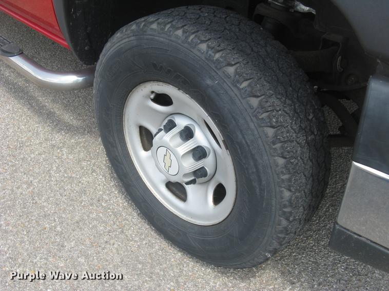 image for item BL9052 2006 Chevrolet Silverado 2500HD Ext. Cab utility bed pickup truck