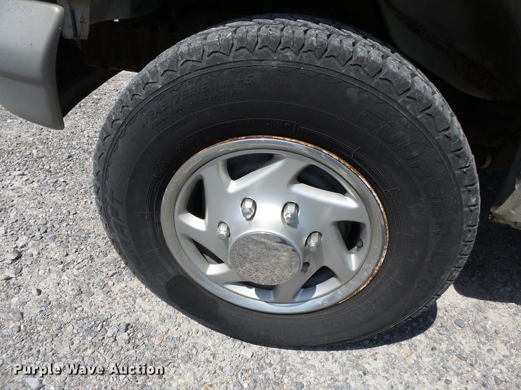 image for item DB7082 1999 Ford Econoline E350 Super Duty van