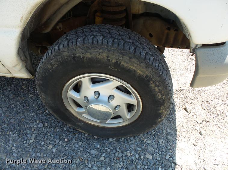 image for item DB7082 1999 Ford Econoline E350 Super Duty van