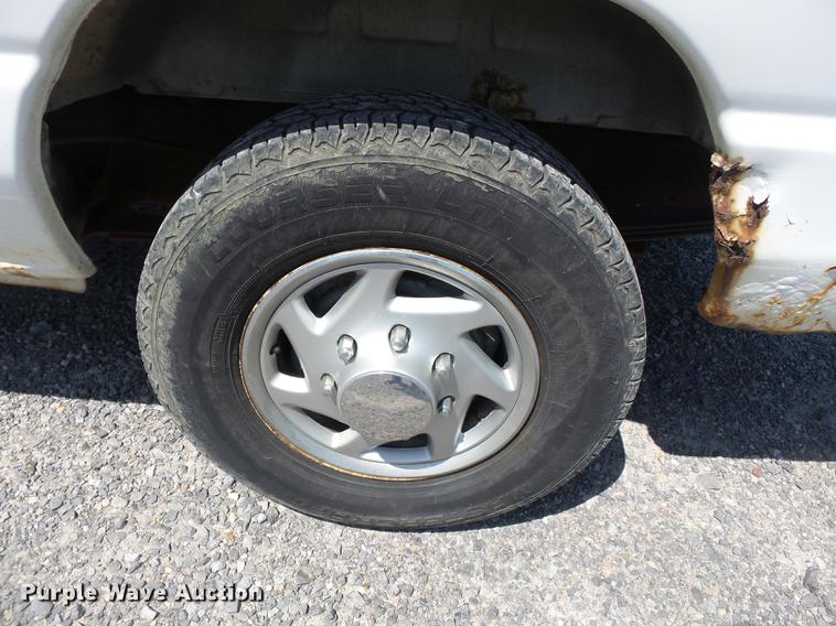 image for item DB7082 1999 Ford Econoline E350 Super Duty van