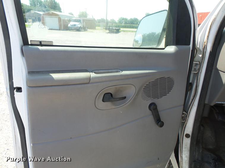 image for item DB7082 1999 Ford Econoline E350 Super Duty van