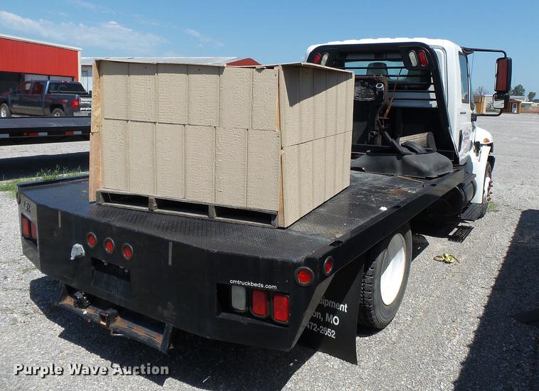 image for item DB7083 2005 International 4200 flatbed truck