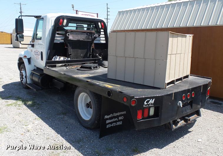 image for item DB7083 2005 International 4200 flatbed truck