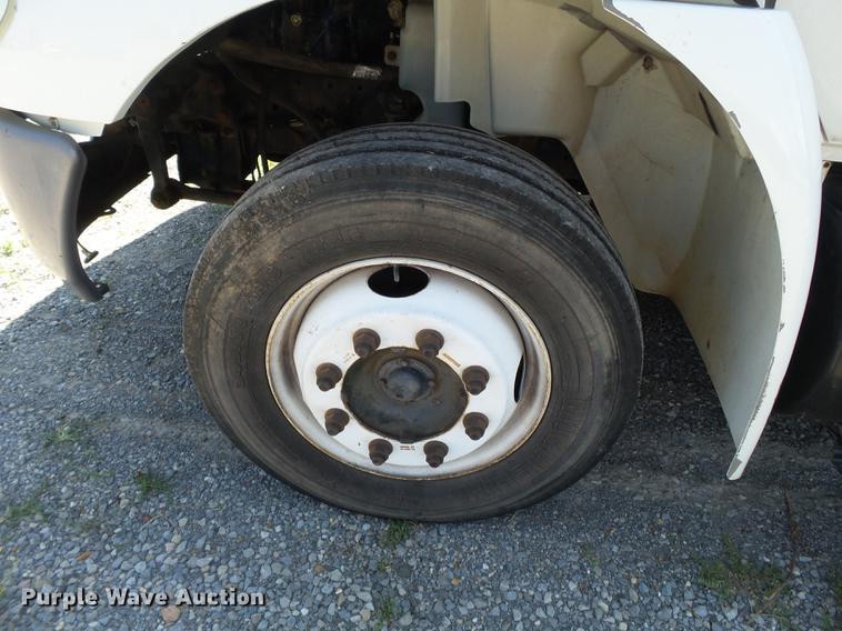 image for item DB7083 2005 International 4200 flatbed truck