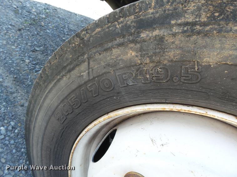 image for item DB7083 2005 International 4200 flatbed truck