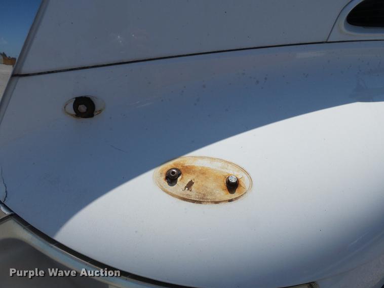 image for item DB7083 2005 International 4200 flatbed truck