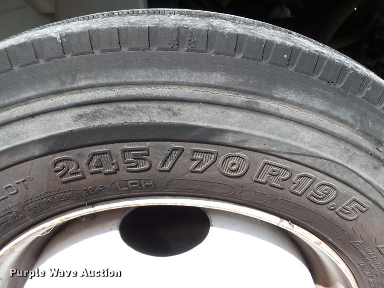 image for item DB7083 2005 International 4200 flatbed truck