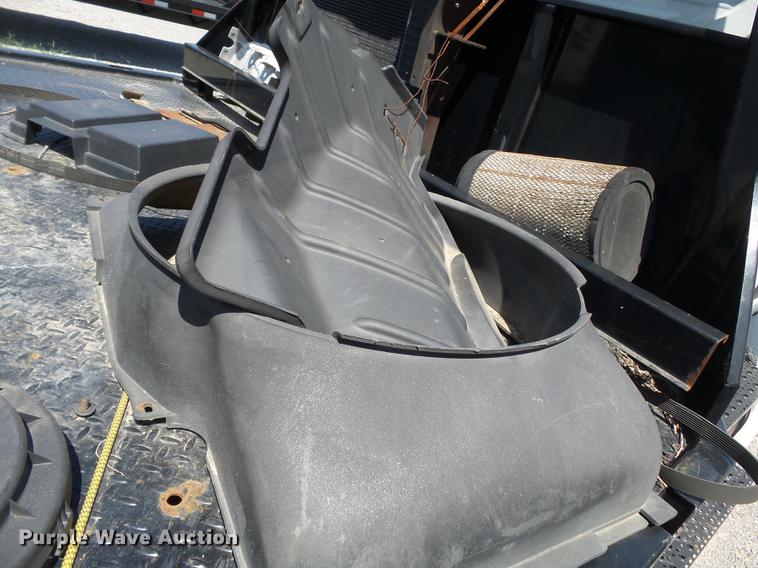 image for item DB7083 2005 International 4200 flatbed truck