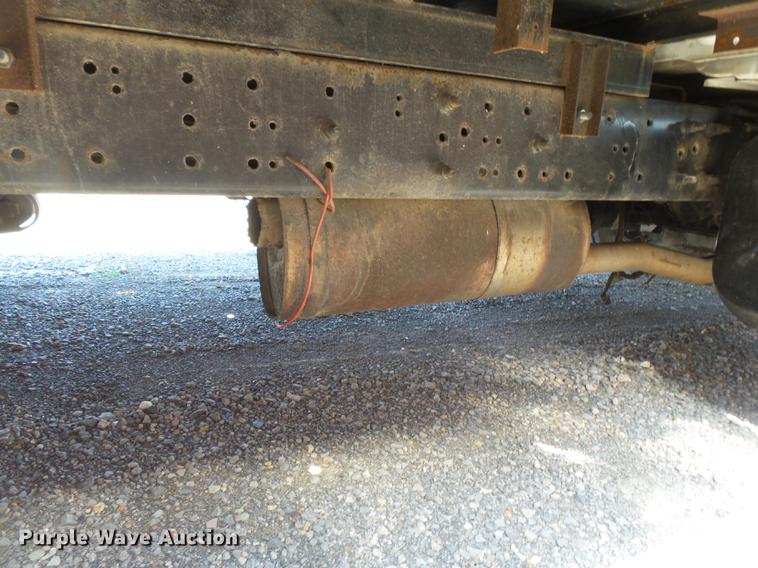 image for item DB7083 2005 International 4200 flatbed truck