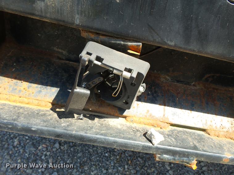 image for item DB7083 2005 International 4200 flatbed truck