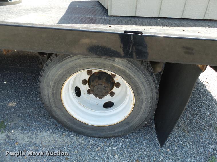 image for item DB7083 2005 International 4200 flatbed truck